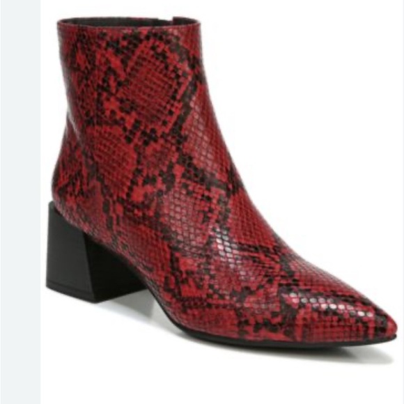 Bar lll but should be Bar none! Faux, sz 8! NWB, red snakeskin, true to fit! - Picture 11 of 11